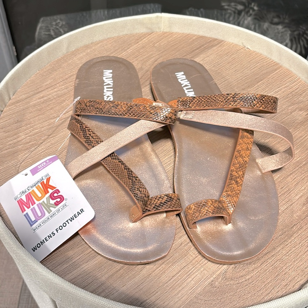 Muk luks sandals